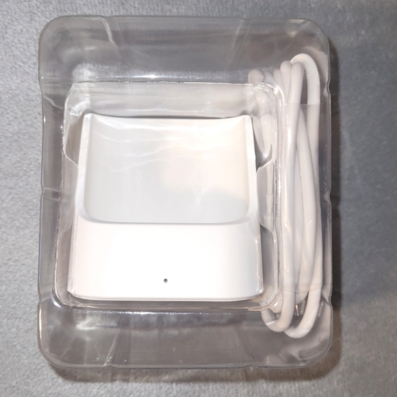 🔴BUNDLE 5/$20🔴Wireless Charging Stand for Airpods & Airpods Pro. - Picture 10 of 16